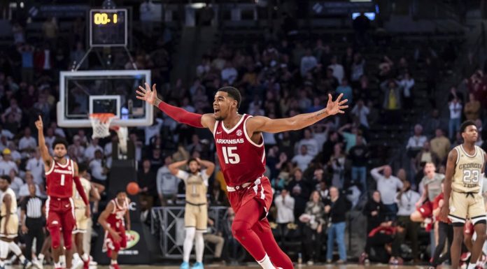 Jones hits 3 in final second of OT, Arkansas beats Jackets