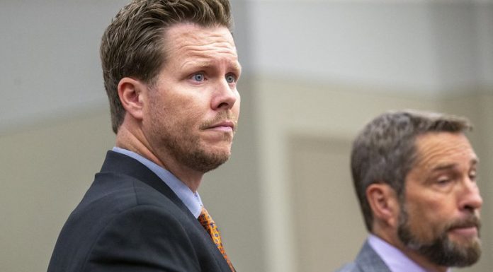 Arizona official in human smuggling case seeks to keep seat