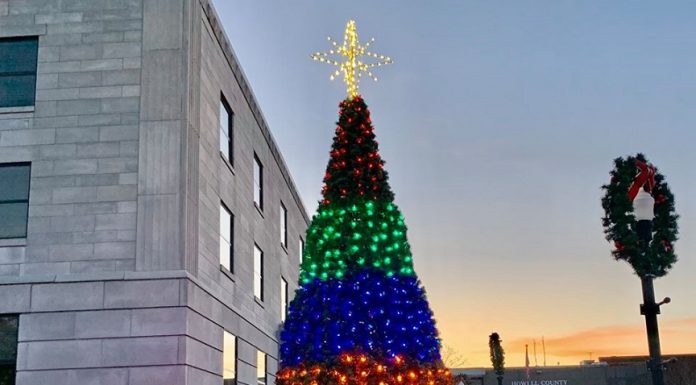 Ribbon cutting held for West Plains Christmas tree