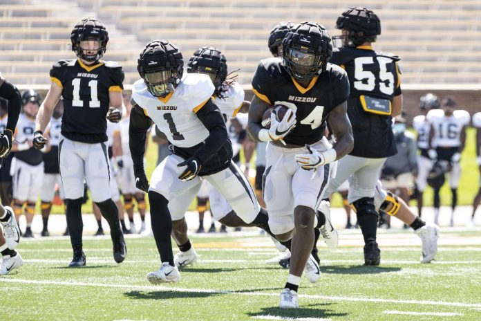 MIZ_fb_scrimmage2_17