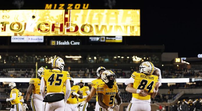 Football Gets 45-14 Senior Night Win Over New Mexico State