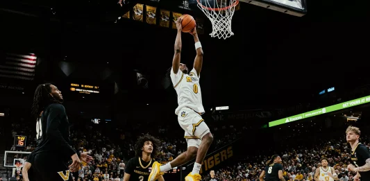 Men’s Basketball Hosts No. 22 Tennessee on Tuesday