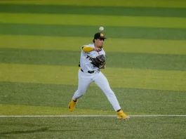 Baseball Drops Series Opener to South Carolina